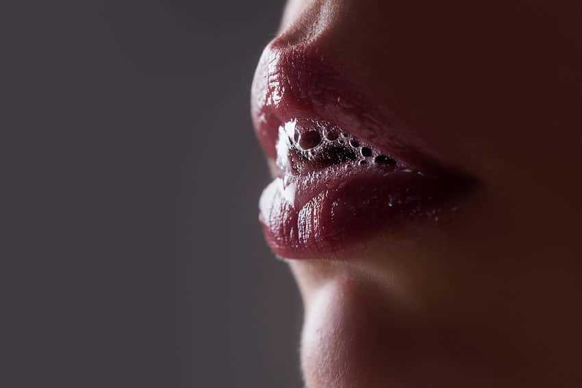 Feuchtigkeit & Speichelfluss – Warum ein feuchter Blowjob intensiver ist